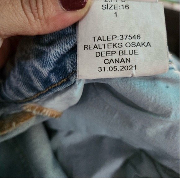 Good American 90s Duster Straight Leg Jeans - Picture 10 of 13